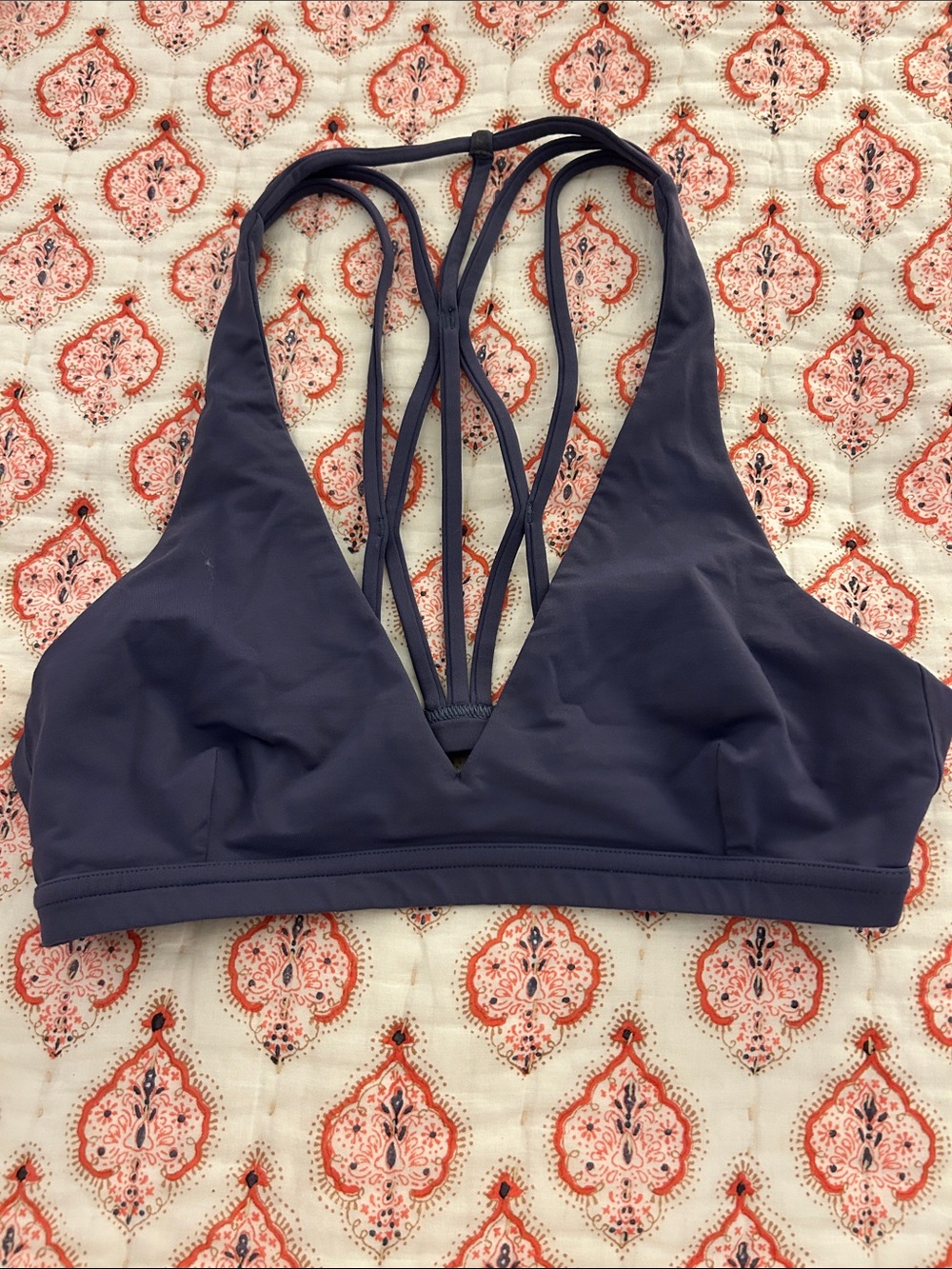 Lululemon Women’s Strappy Plunge sports bra Navy/purple